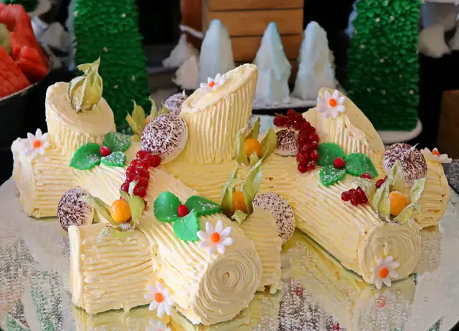 Bûche blanche aux fruits