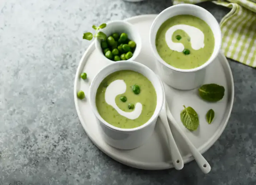 Velouté glacé de menthe et petits pois au monsieur cuisine