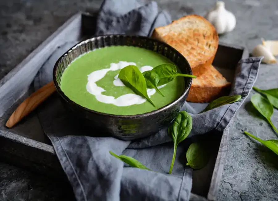 Soupe aux épinards au cooking chef
