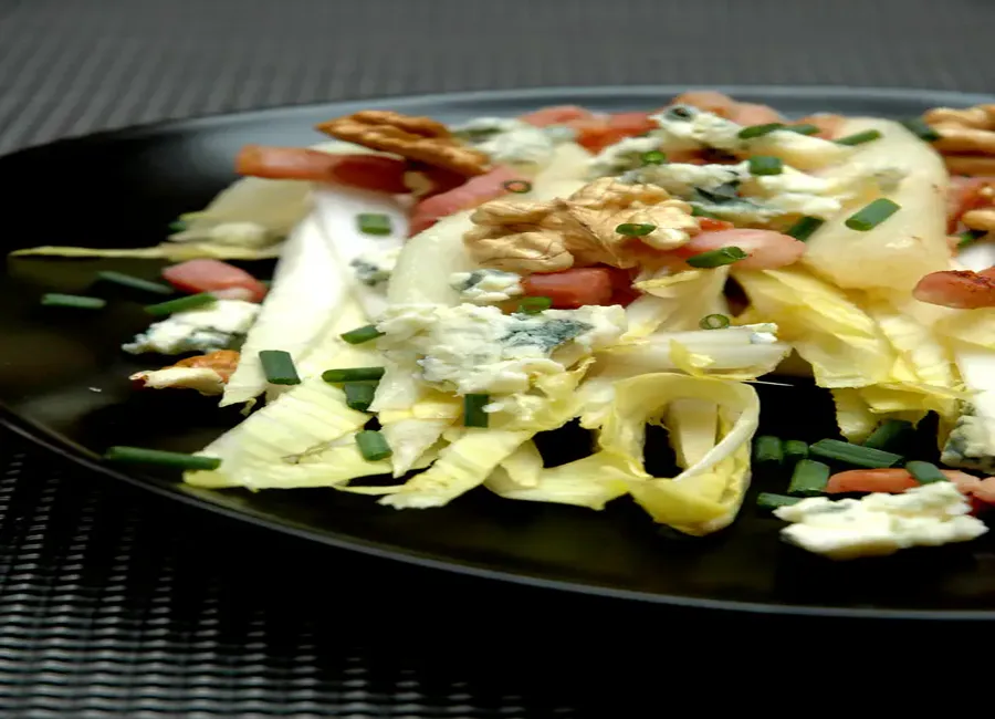 Salade d'endives aux lardons et poires