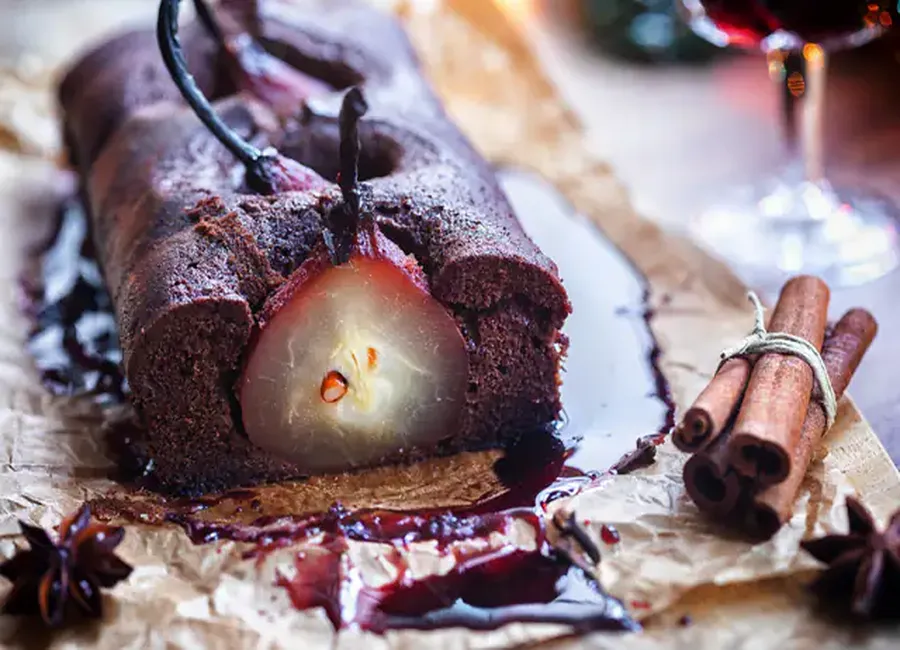 Cake chocolat et poires pochées au vin rouge