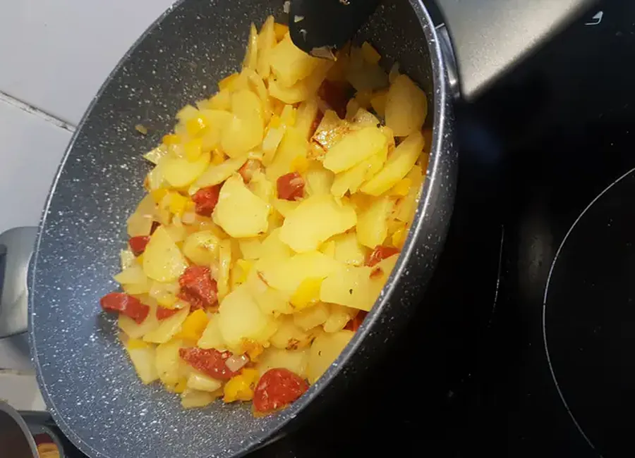 Poêlée délicieuse de fenouil, chorizo et pomme de terre