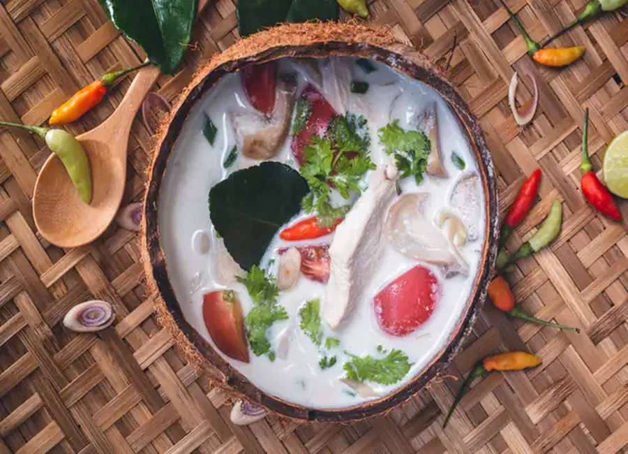 Soupe tom kha kai thaïlandaise au cooking chef