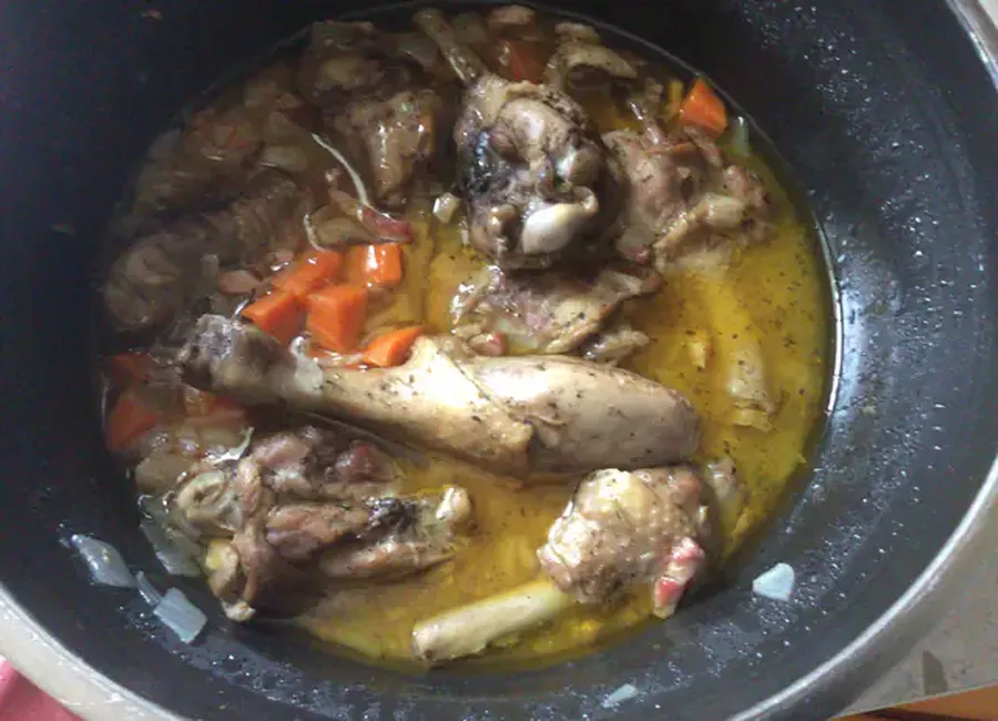 Canard en cocotte et navets sautés