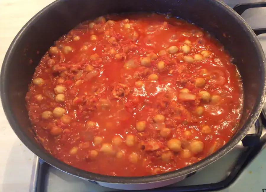 Pois chiches au thon et à la tomate