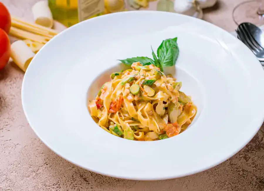 Linguines aux endives et chair d'écrevisse au companion