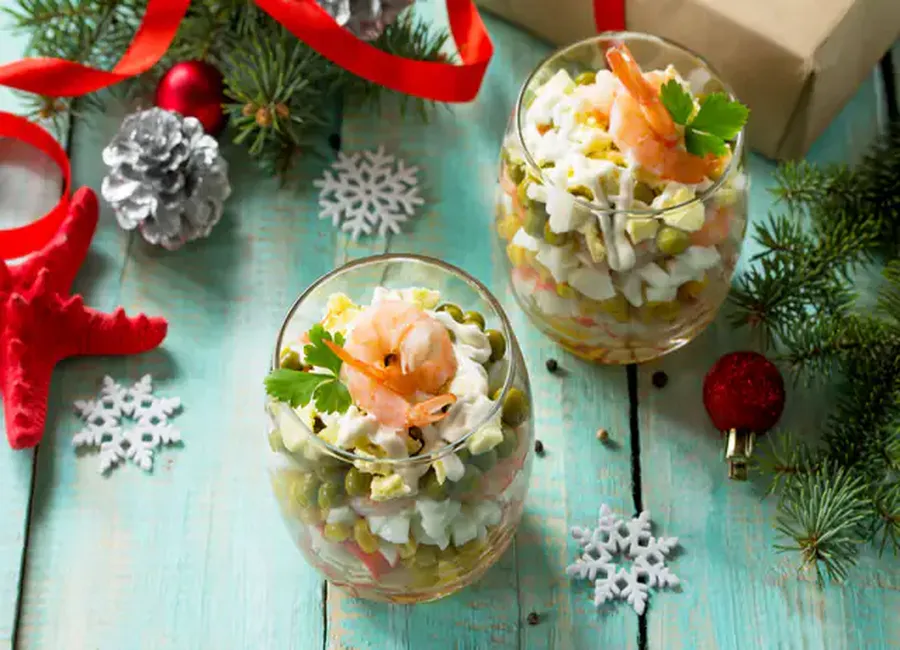 Verrines apéritives surimi, crevettes, petits pois