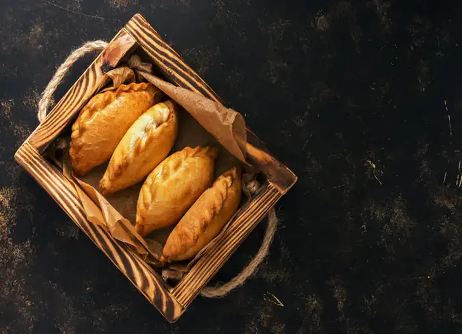 Petits chaussons au foie gras