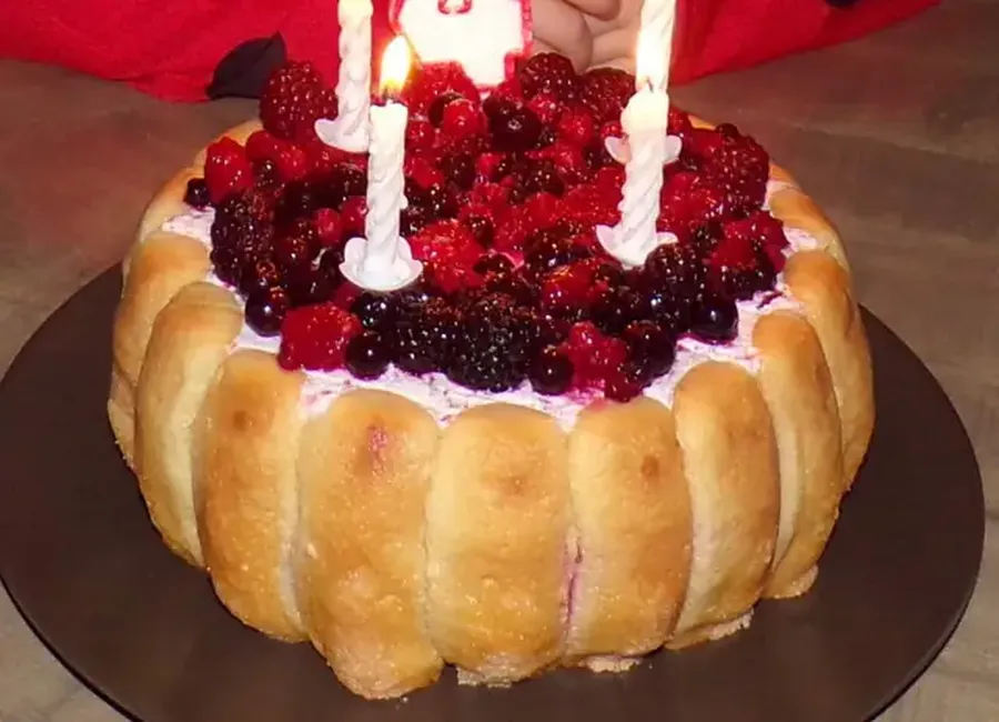 Charlotte aux fruits rouges et crème