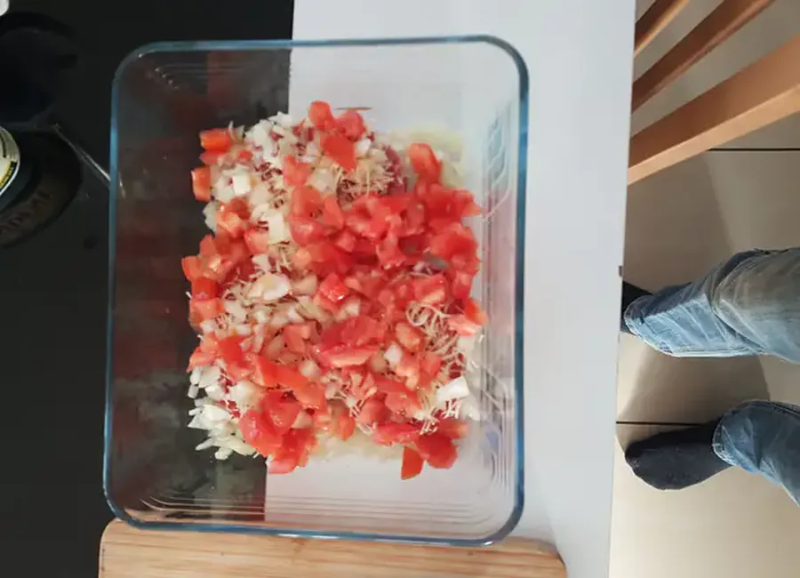 Steak haché au four, oignon, tomate et emmental