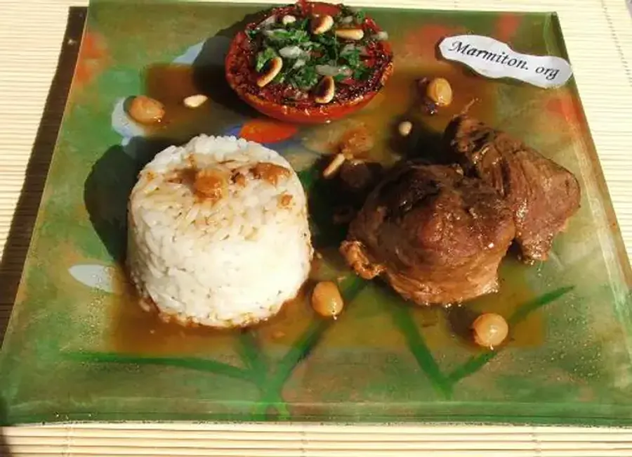 Sauté de veau aux raisins et pignons