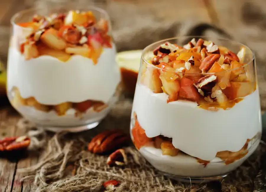 Verrines poires rôties aux épices, noix de pécan et crème légère vanille et skyr