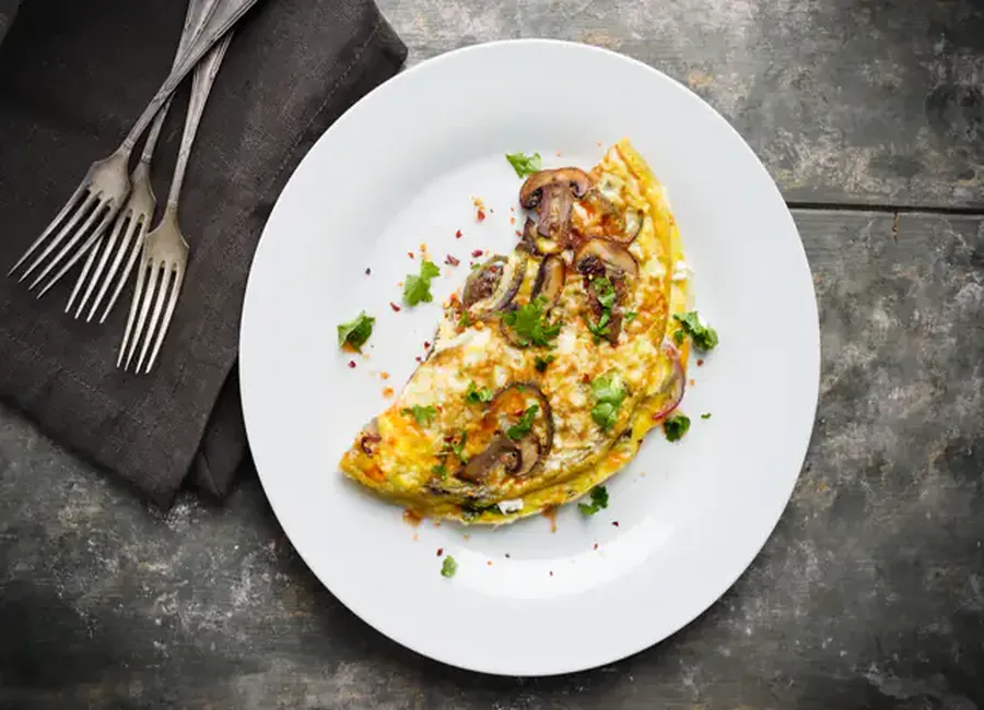 Omelette aérienne skyr, feta et champignons