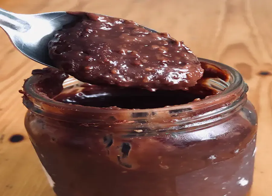 Pâte à tartiner chocolat, noisettes et noix à la crème de soja