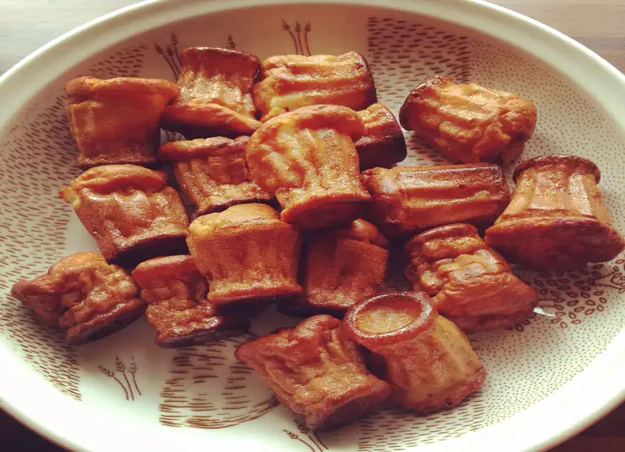 Mini-cannelés chèvre et miel