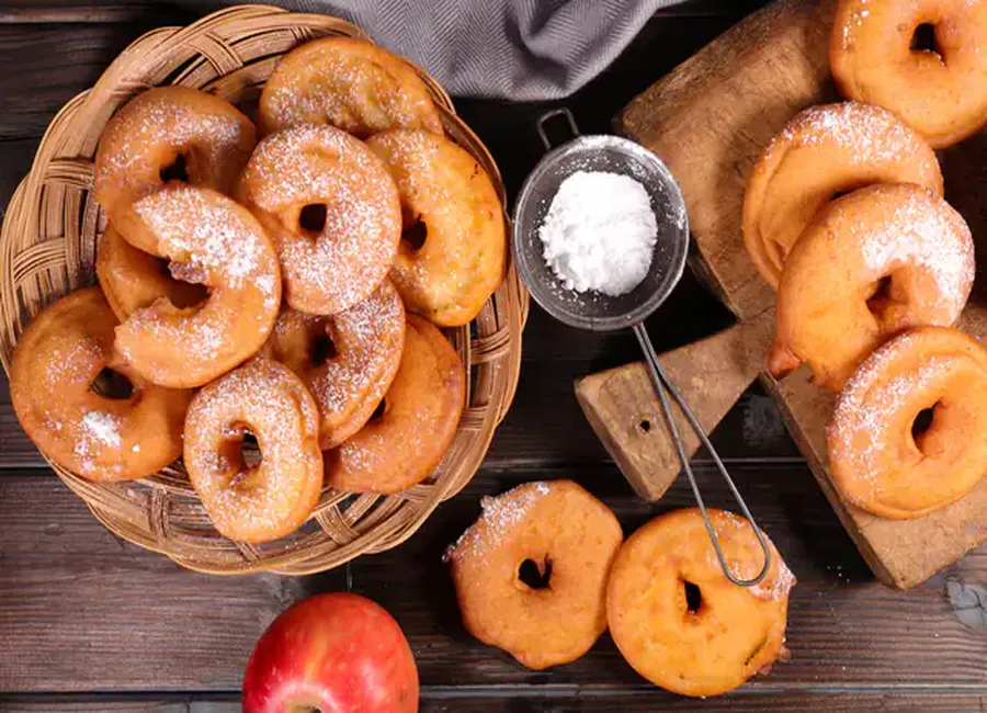 Beignets aux pommes et coulis à l'abricot