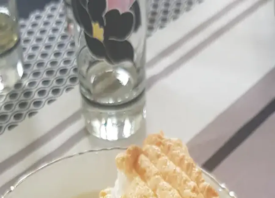 Tarte meringuée à la rhubarbe et aux pommes