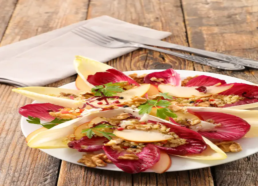 Salade d'endives aux noix et pommes