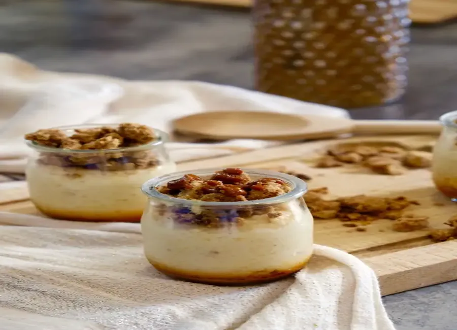 Millet au lait, crumble au sarrasin, caramel au beurre salé