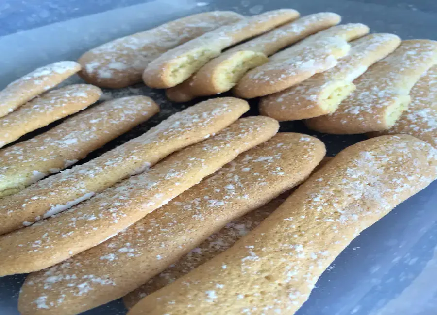 Boudoirs ( biscuits à la cuiller )