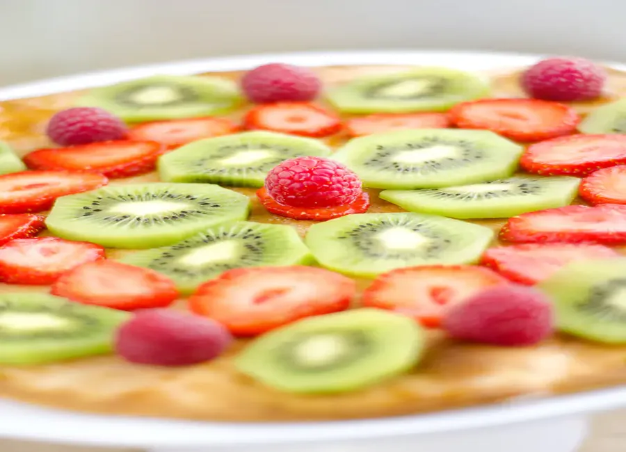 Pizza sucrée pêches framboises