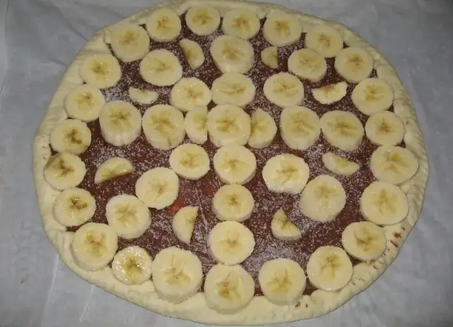 Pizza au chocolat et aux fruits