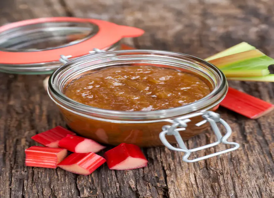 Confiture à la rhubarbe et au thé