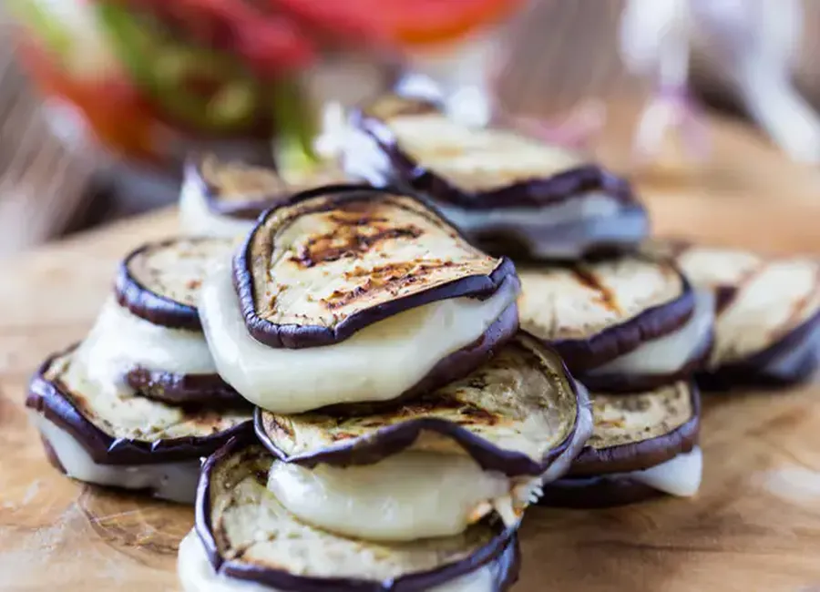 Mini-sandwich d'aubergines rôties au fromage