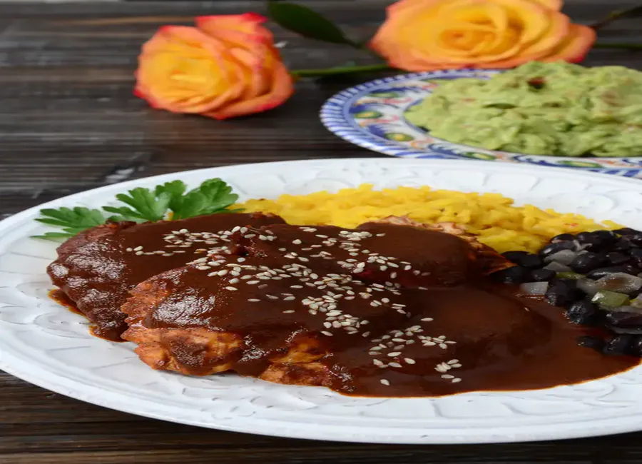 Mole poblano : sauce épicée au cacao pour le poulet (mexique)
