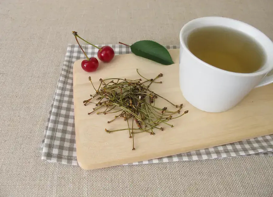 Infusion de queues de cerises