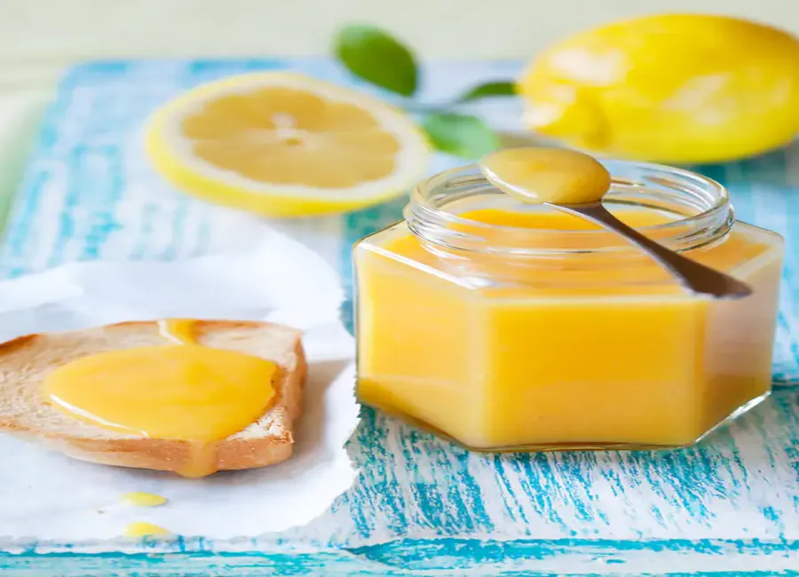 Lemon curd pour utiliser des jaunes d'oeuf