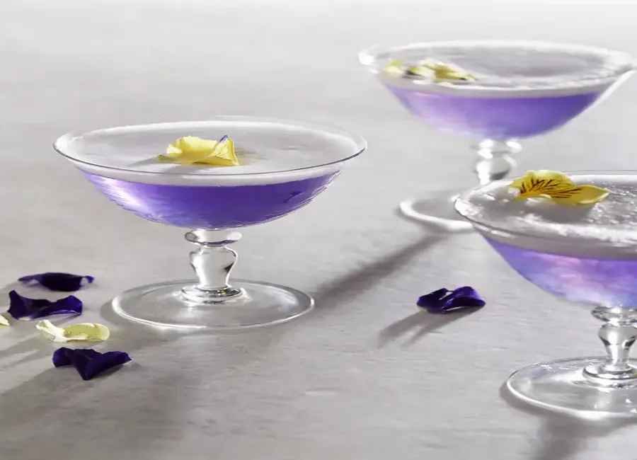 Mocktail violette, fleurs comestibles, tonic