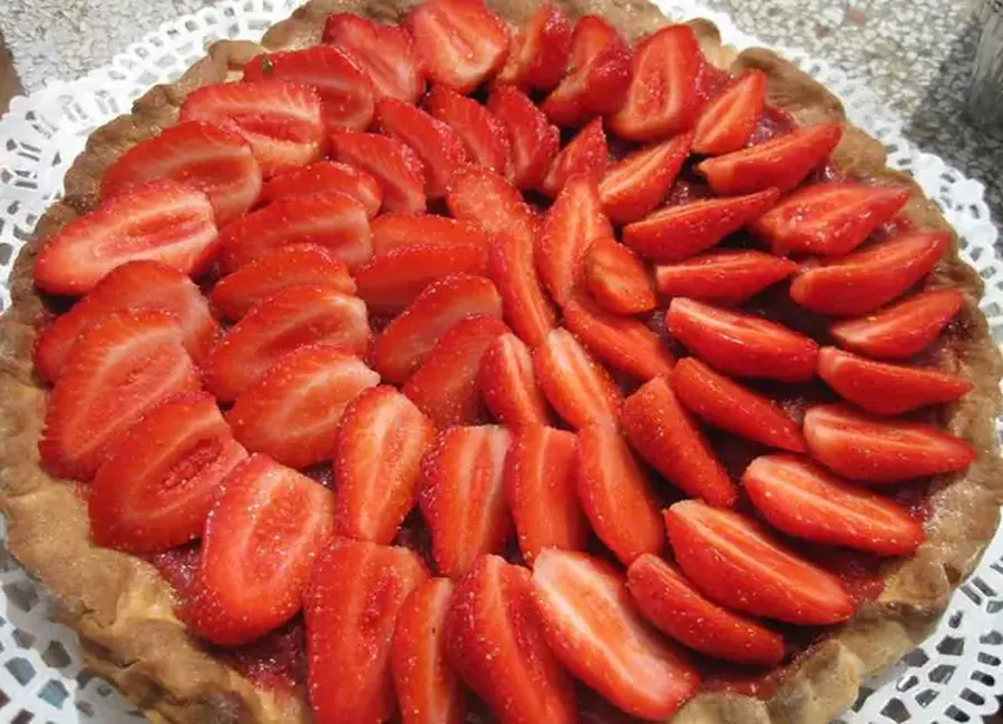 Tarte aux fraises sur sablé breton et compotée fraises verveine