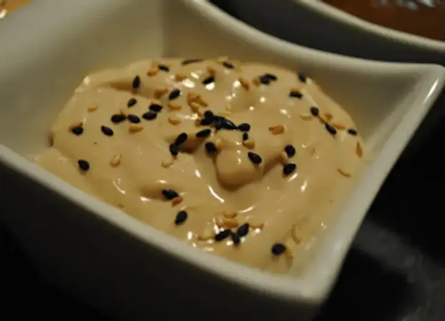 Sauce au yaourt et sésame grillé