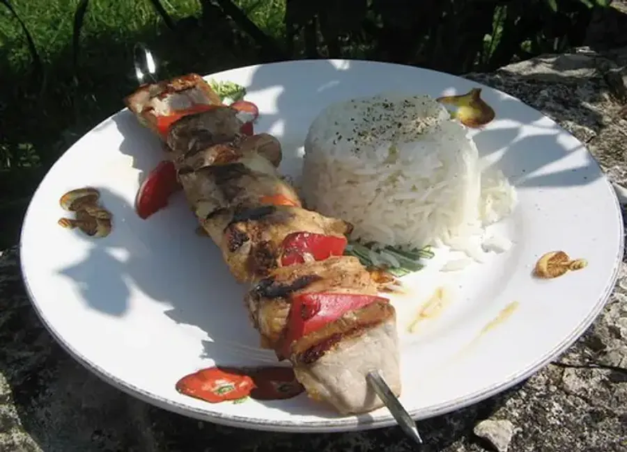 Brochettes de porc au miel