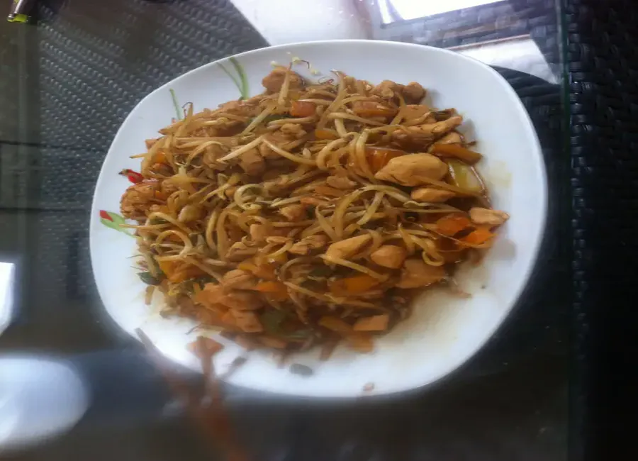 Poulet aux poivrons et germes de soja