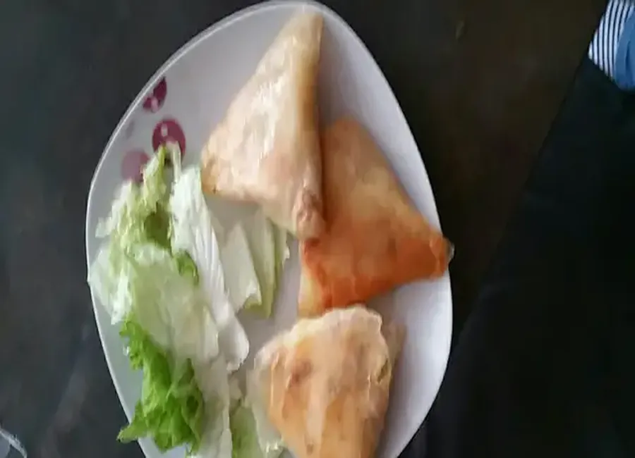 Bricks au saumon fumé, pomme de terre et petits oignons caramélisés