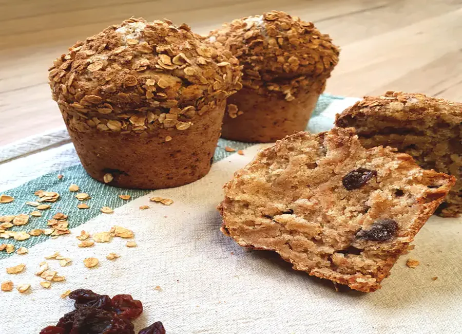 Muffins avoine, pomme, raisins secs, cannelle