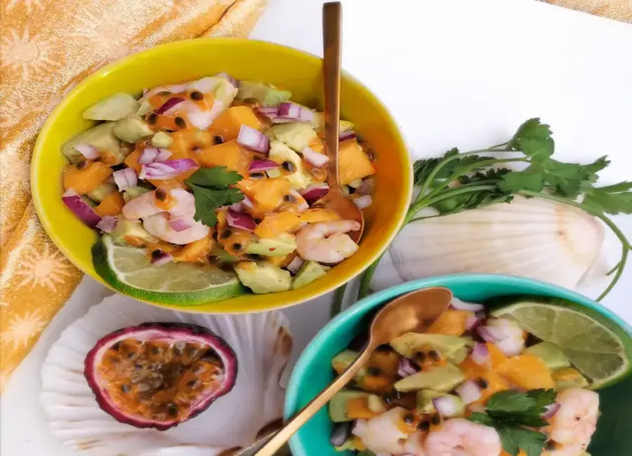 Salade passionnément exotique (mangue, avocat, crevette)