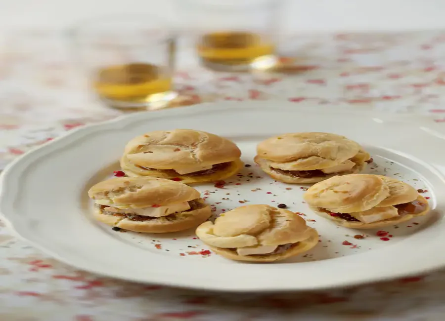 Profiteroles de foie gras et sa compotée de figues au montbazillac