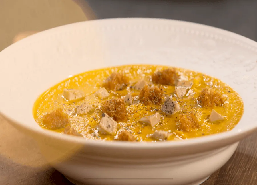 Velouté de carottes à la bière de noël, dés de foie gras par laurent mariotte