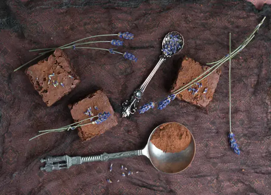 Gâteau au chocolat à la fleur de sel et à la lavande