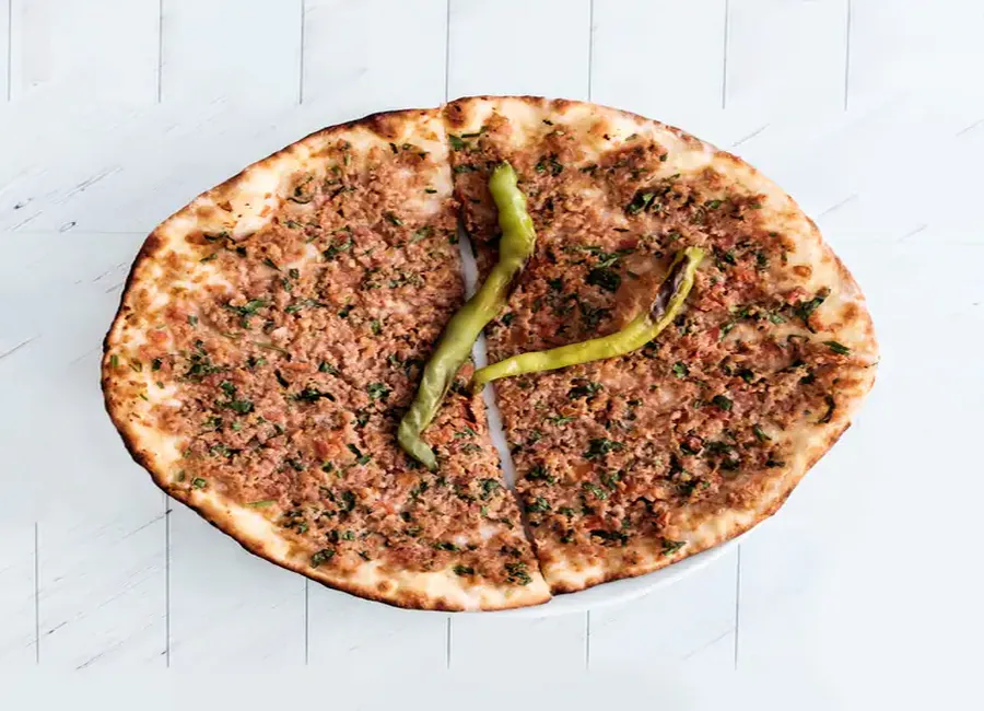 Lahmacun (pizza turque)