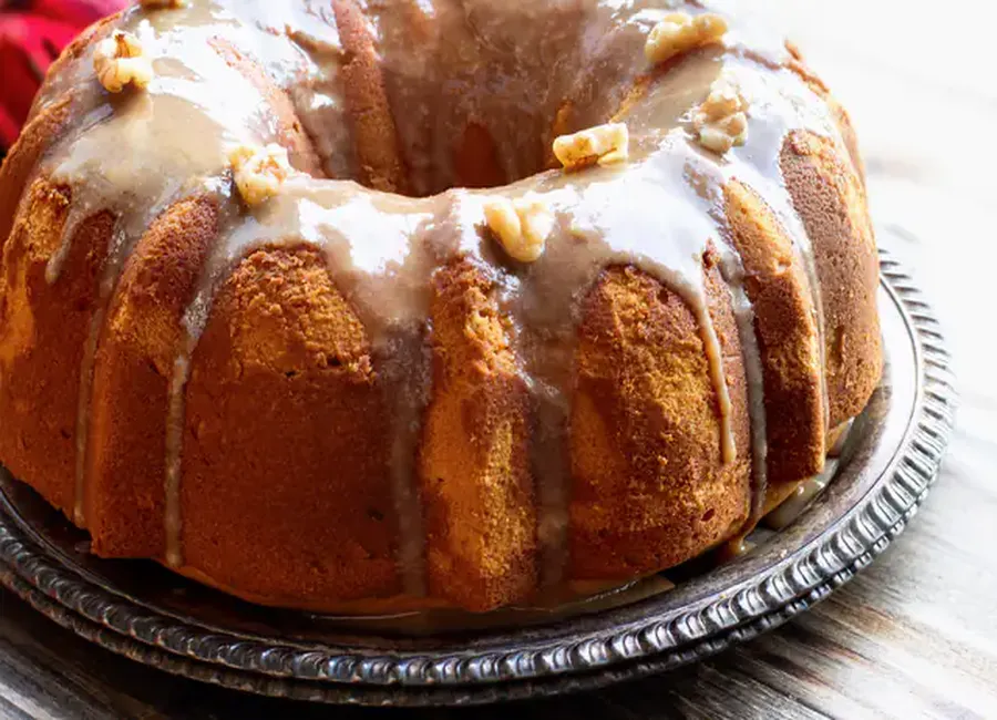 Gâteau aux noix et son glaçage au café