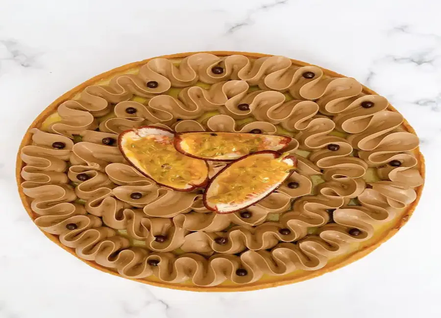 Tarte chocolat et fruit de la passion de mai.patisserie