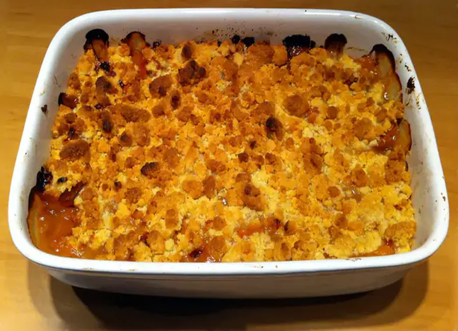 Crumble fondant aux abricots et poudre d'amandes