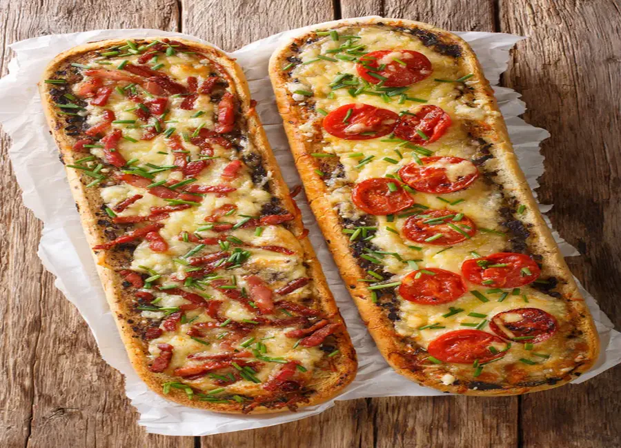 Zapiekanka (pizza polonaise)