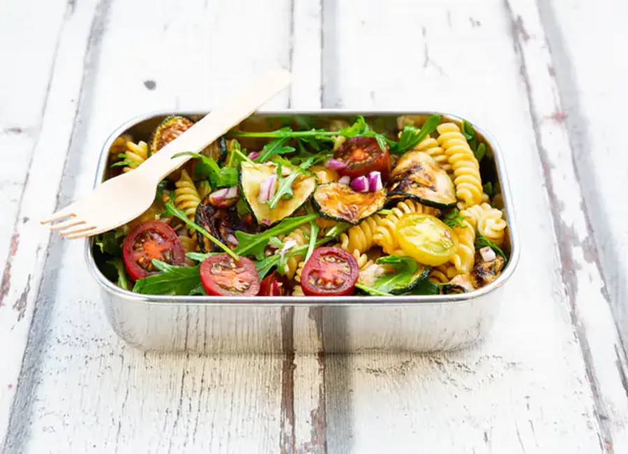 Salade de pâtes aux courgettes grillées au barbecue