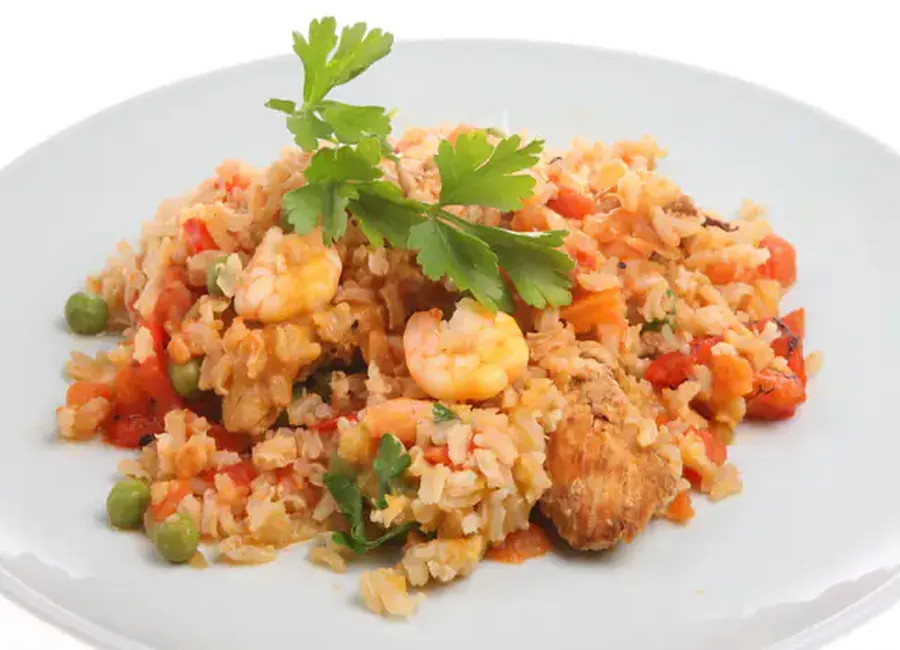 Riz sauté aux crevettes et poulet