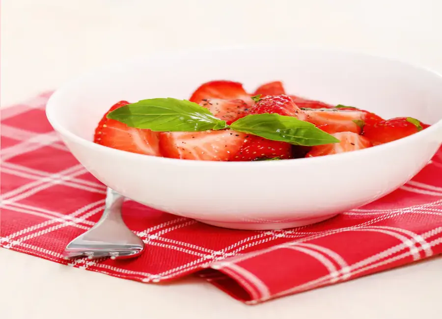 Salade de fraises poivrées